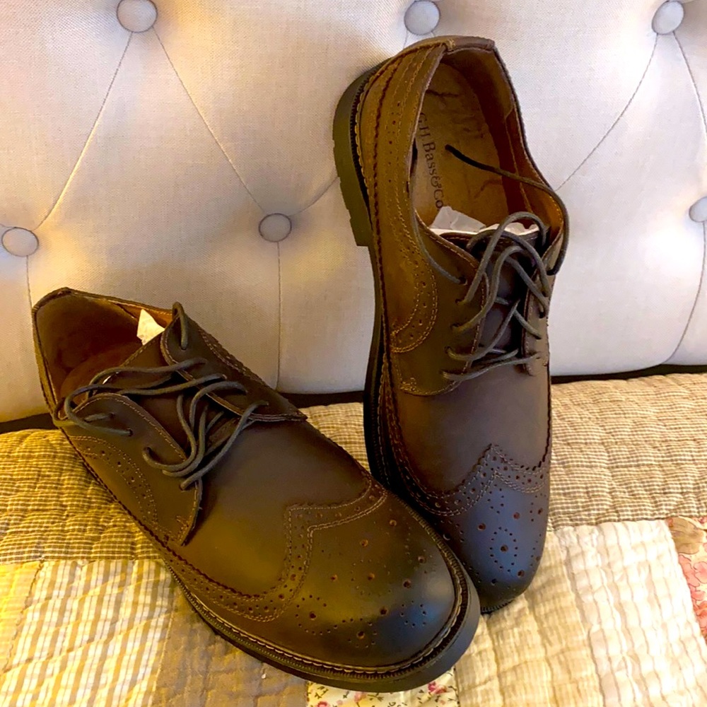 Men’s brand new Waterproof casual-dress shoes.
